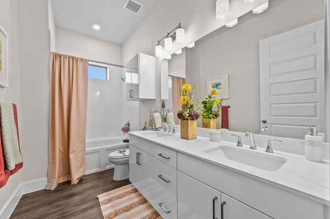Photos_LuxeOfMckinney_Bathroom-23