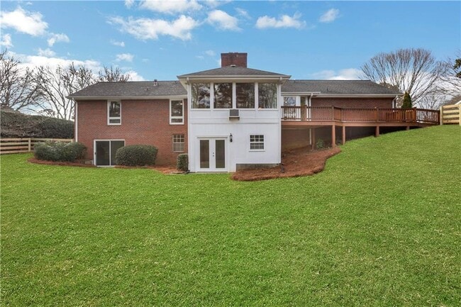 Photo - 600 Rounsaville Rd