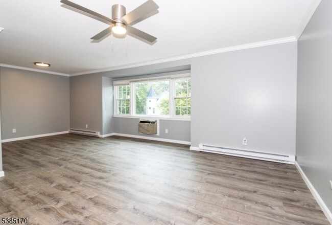 Photo - 190 N Park St