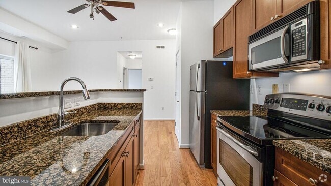 Building Photo - 1501 27th St SE Unit 406 Rental