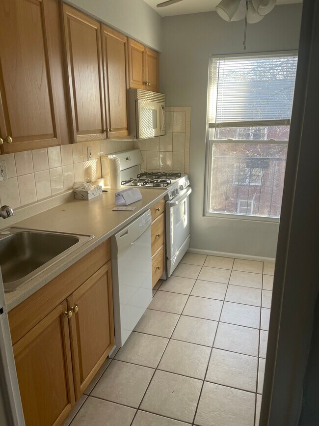 Photo - 343 Bloomfield Ave Unit Apt 8