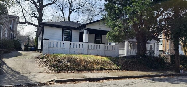 Photo - 884 Thurmond St NW