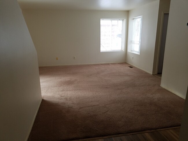 Photo - 995 Glengary Rd