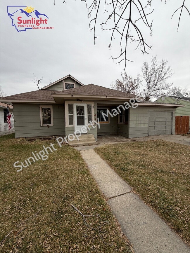 Building Photo - 3 Bed / 2 Bath Home with Bonus Room & Fenced Backyard