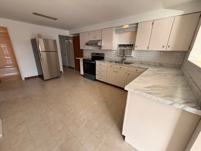 Photo - 1104 Vinewood Ave Unit Left