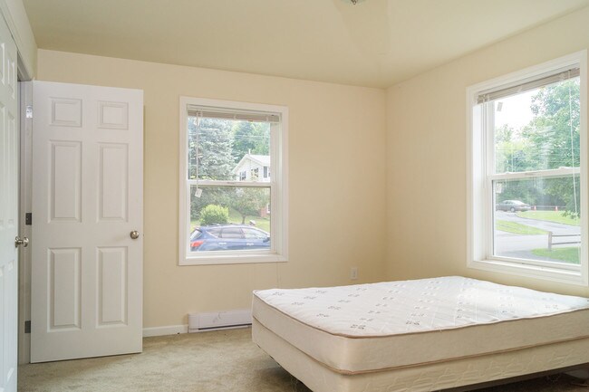 Photo - 648 Hudson St