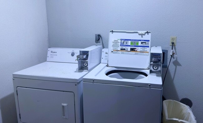 Photo - Motel 6- East Side Unit King Jacuzzi Room