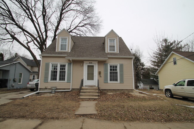 215 W 12th St., CF - 215 W 12th St House