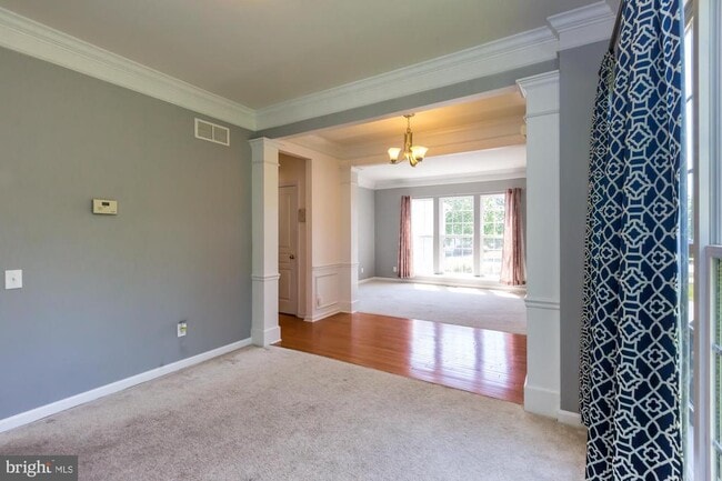 Photo - 684 Churchill Rd