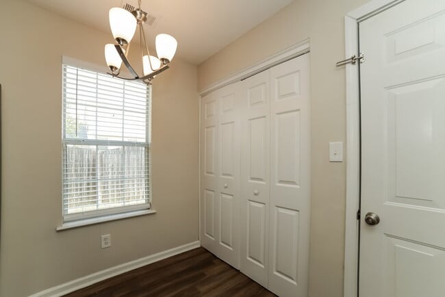 Photo - 1467 Waterton Trail