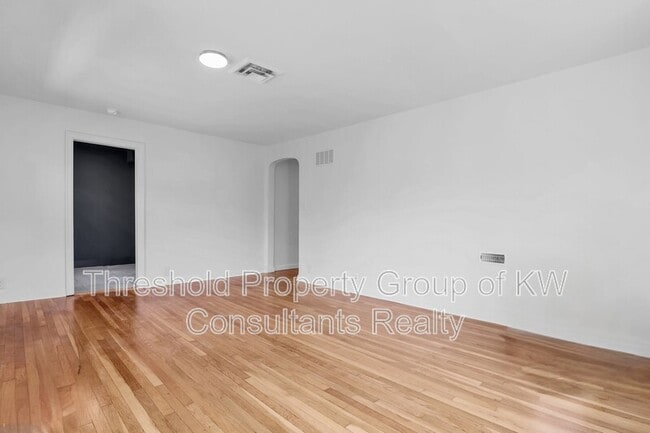 Photo - 451 E Town St