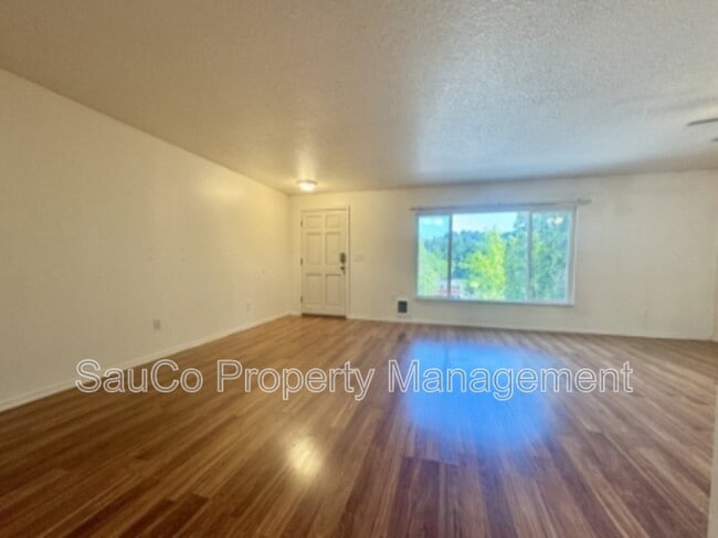 Building Photo - 5560 SW Beaverton Hillsdale Hwy Rental