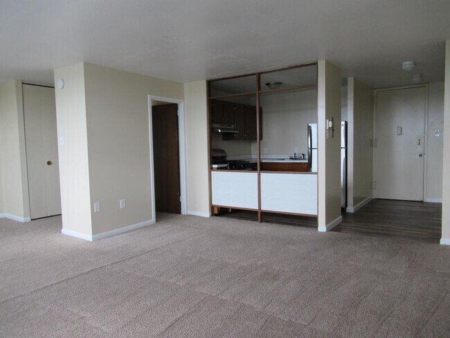 Building Photo - 967 Asylum Ave Unit Z11P