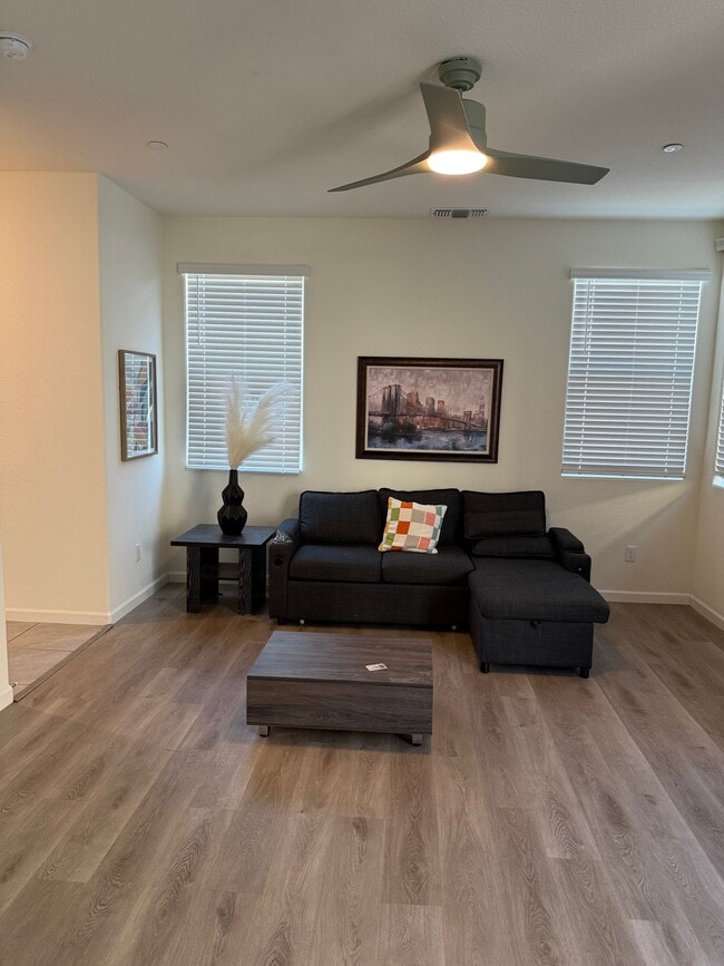 Photo - 4244 Rutherford Ave