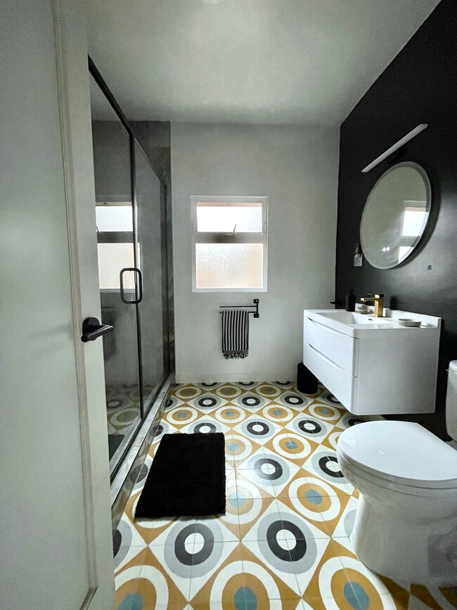 Building Photo - 2705 N Kansas St Rental