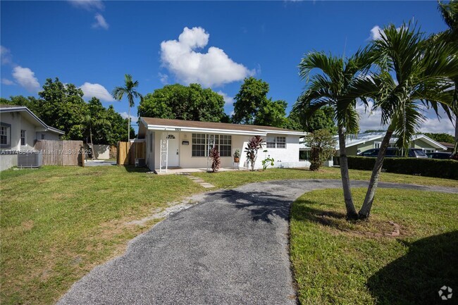 Building Photo - 1931 Bahama Dr Rental