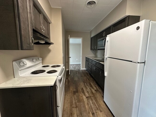 Photo - 2 Bedroom, 1 Bathroom Upper Level Apartment!