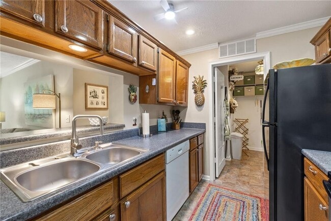 Building Photo - 525 Warm Springs Cir