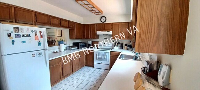 Photo - 6015 Keble Dr