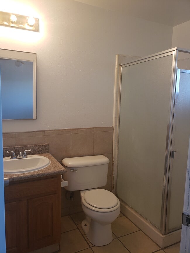 Bathroom - 6222 S Elm Ave Unit 101