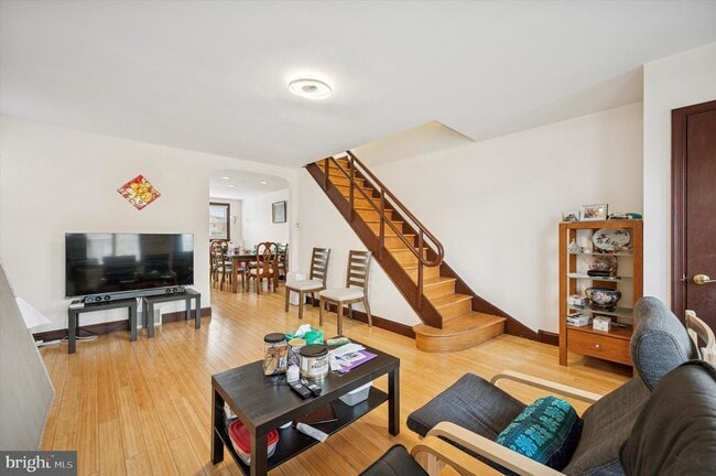 Photo - 1813 Bergen St