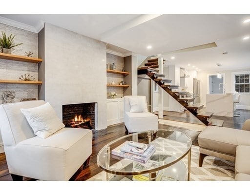 Building Photo - 36 Joy St Unit 1