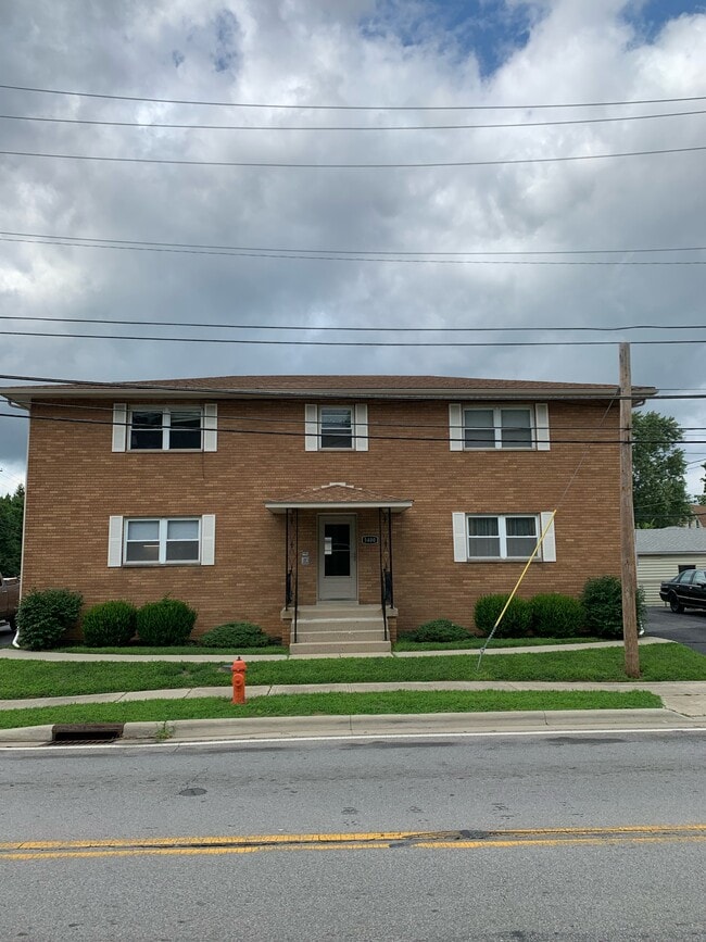 Building Photo - 5400 Beacon Hill Rd Unit #C