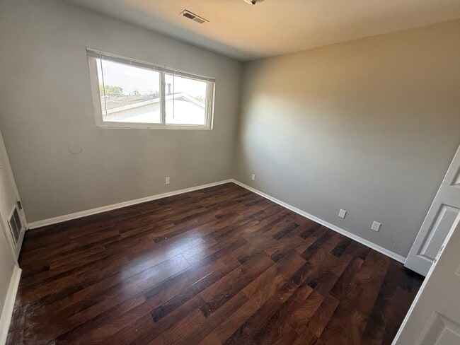 Photo - Crescent Court Apartments