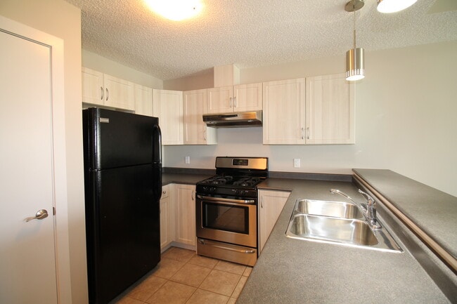 Photo - 3938 Claxton Loop SW