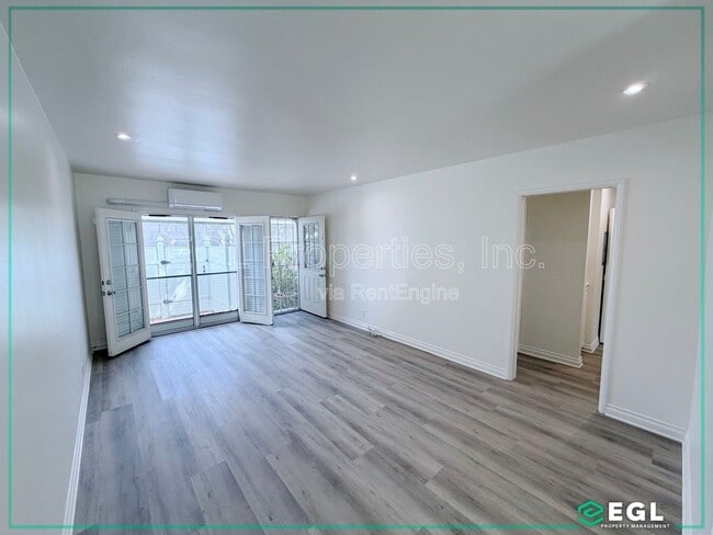 Photo - 250 N Cordova St