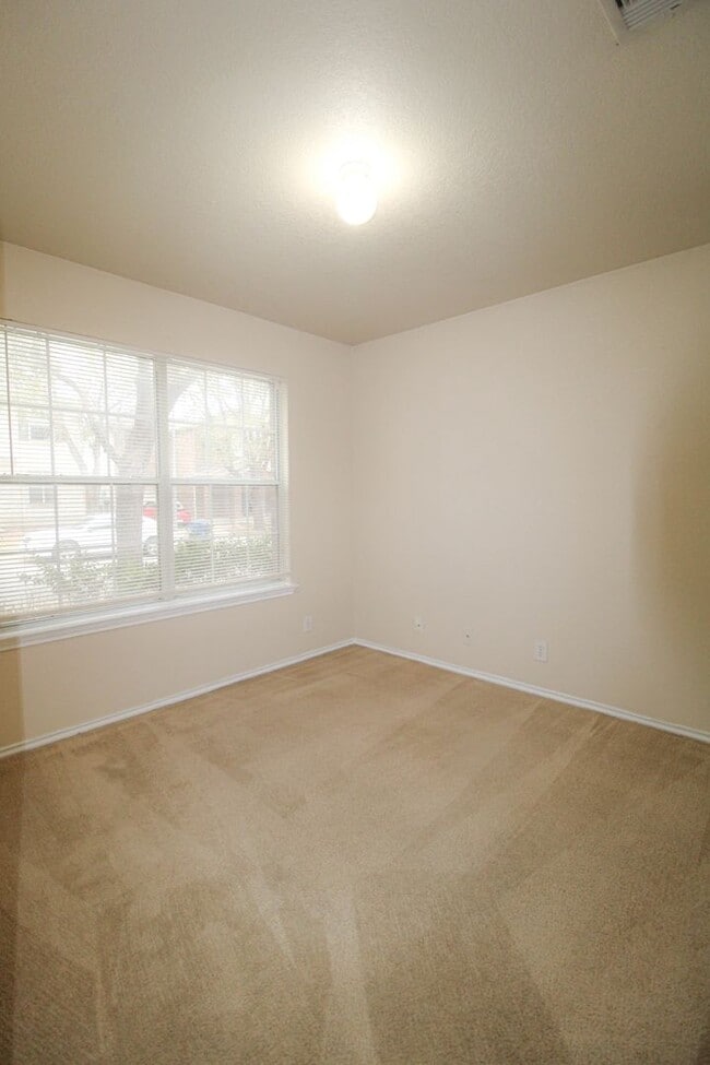 Photo - 16130 Branching Oaks