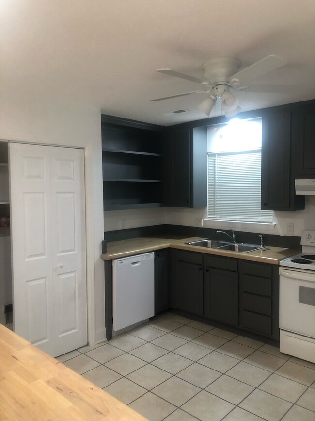 Photo - 877 Donaldson Rd