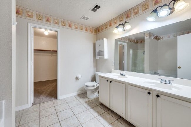 Photo - 2528 Red Oak Dr