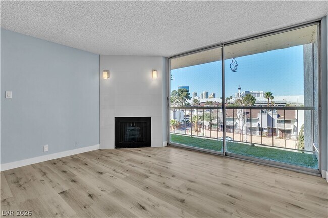 Photo - 725 N Royal Crest Cir Unit 237