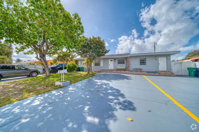 Building Photo - 7620 SW 21st St Unit 7622 Rental