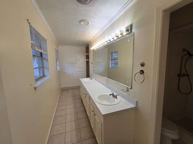 Photo - 5911 Lake Trace Cir