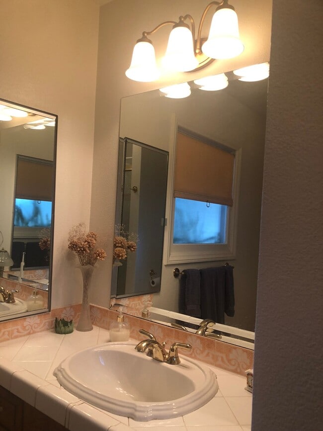 Building Photo - 0000 E Buena Vista Ave