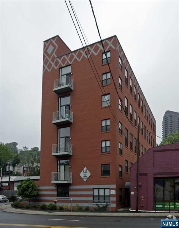 Building Photo - 840 River Rd Unit 104-104 Rental