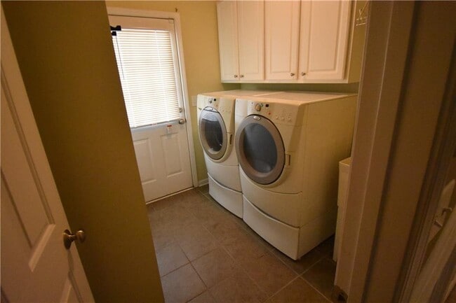 Photo - 1002 Thornborough Dr