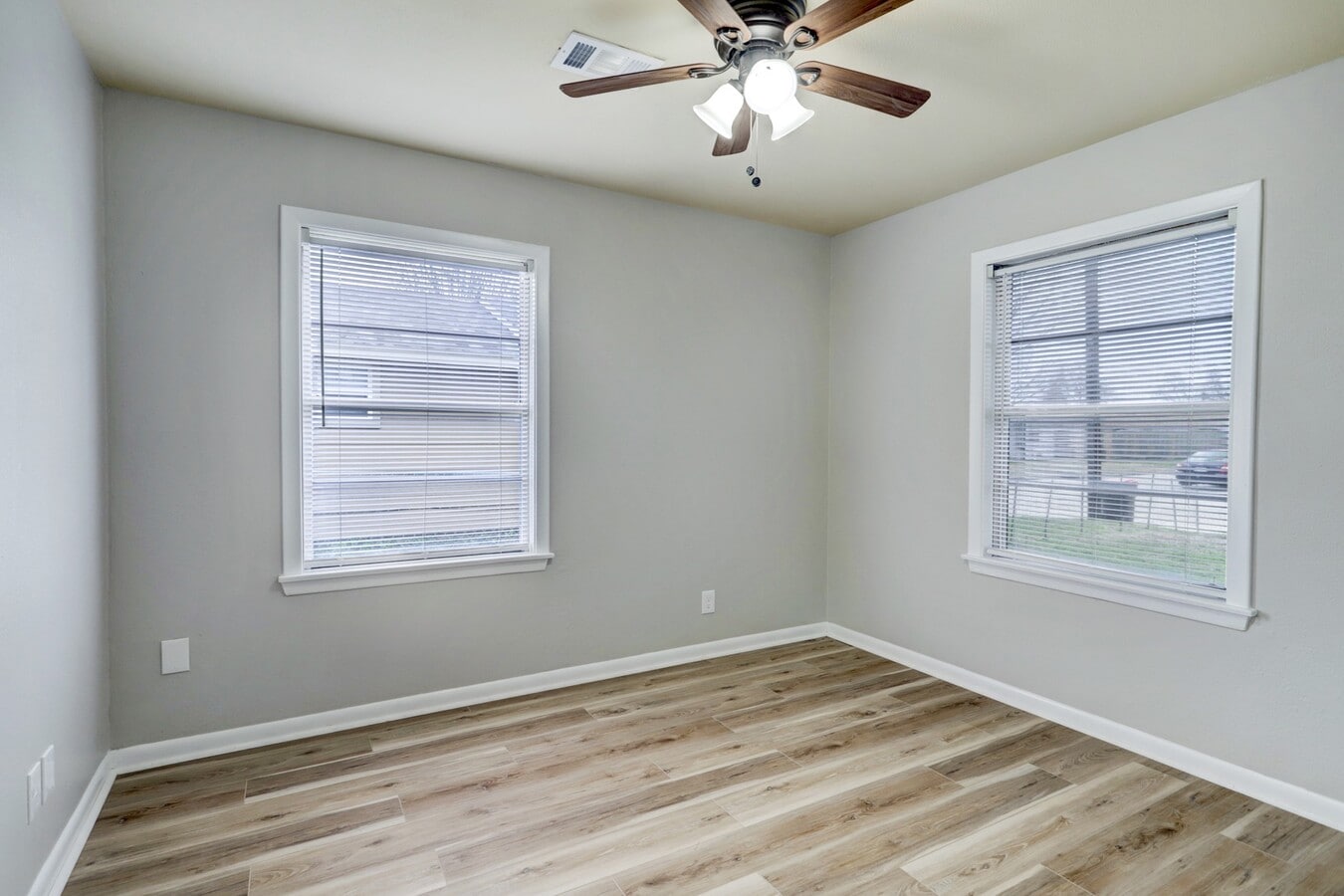 Photo - 2100 Ontario Ave