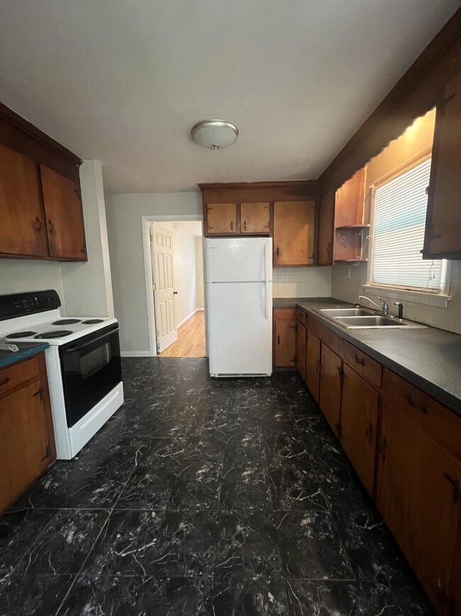 Photo - 266 Crescent Ln