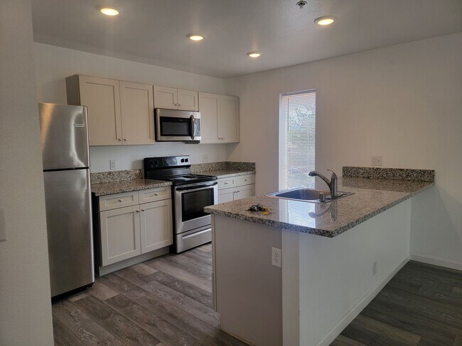 Photo - 401 Linden St