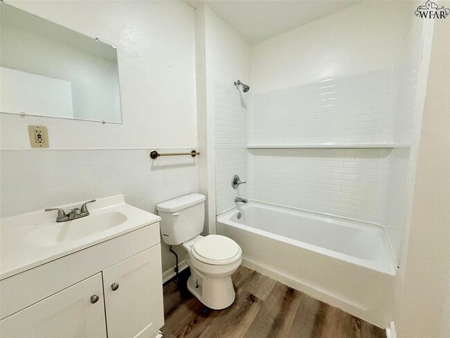 Building Photo - 614 Sunset Dr