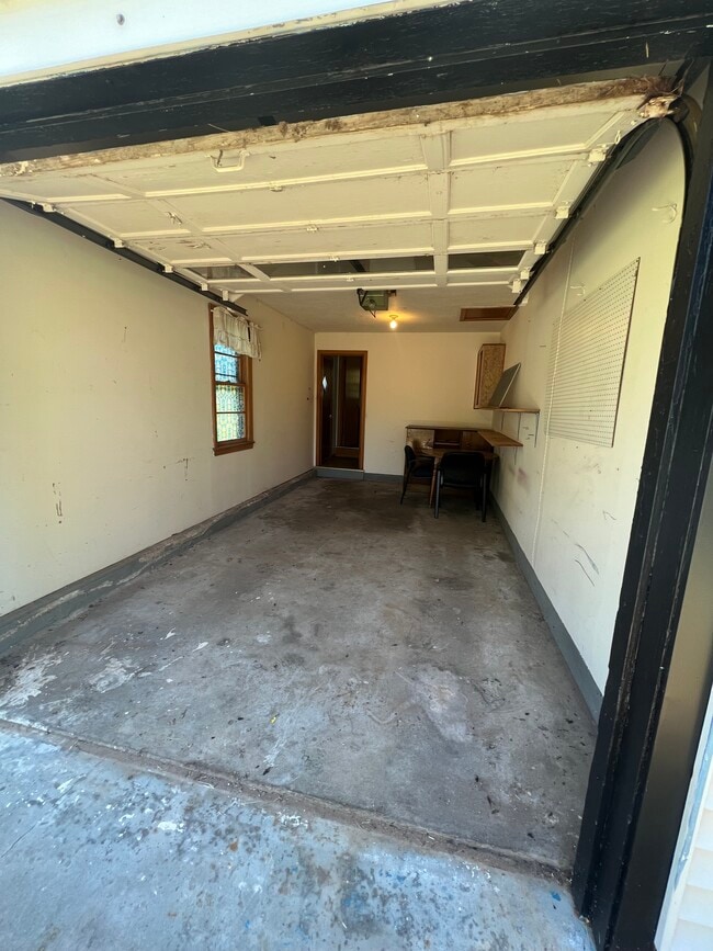 Photo - 825 N Anthony Ave