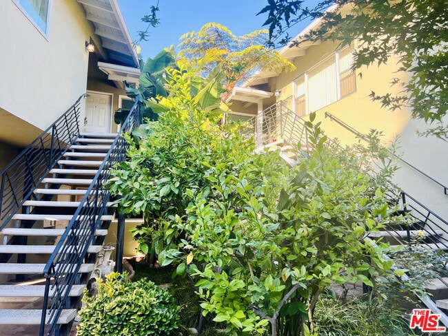Photo - 624 N Toluca Park Dr Unit E