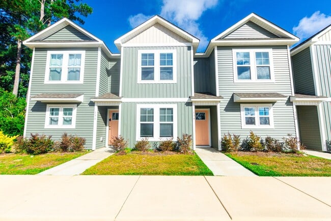 Building Photo - MOVE-IN READY