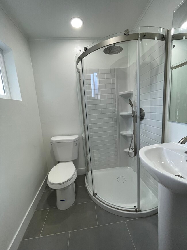 Photo - 501 Burnett Ave S