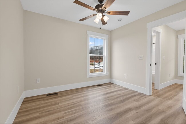 Photo - 355 Beechwood Ln