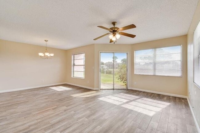 Photo - 1475 Lake Mango Way