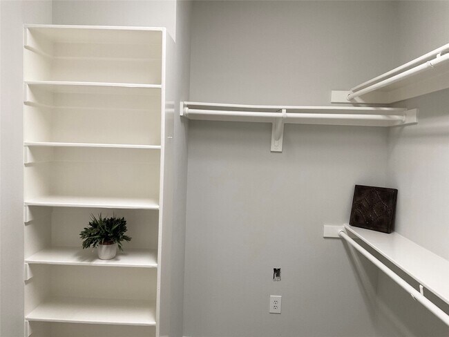 Photo - 25818 Overlake Dr